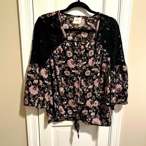 Knox Rose Floral Lace top